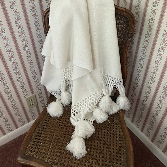 Accessories - WARM WHITE SHAWL
